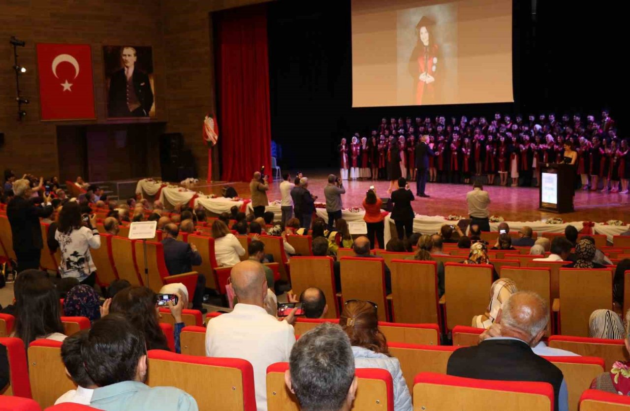 Tıbbiyelilerin mezuniyet coşkusu