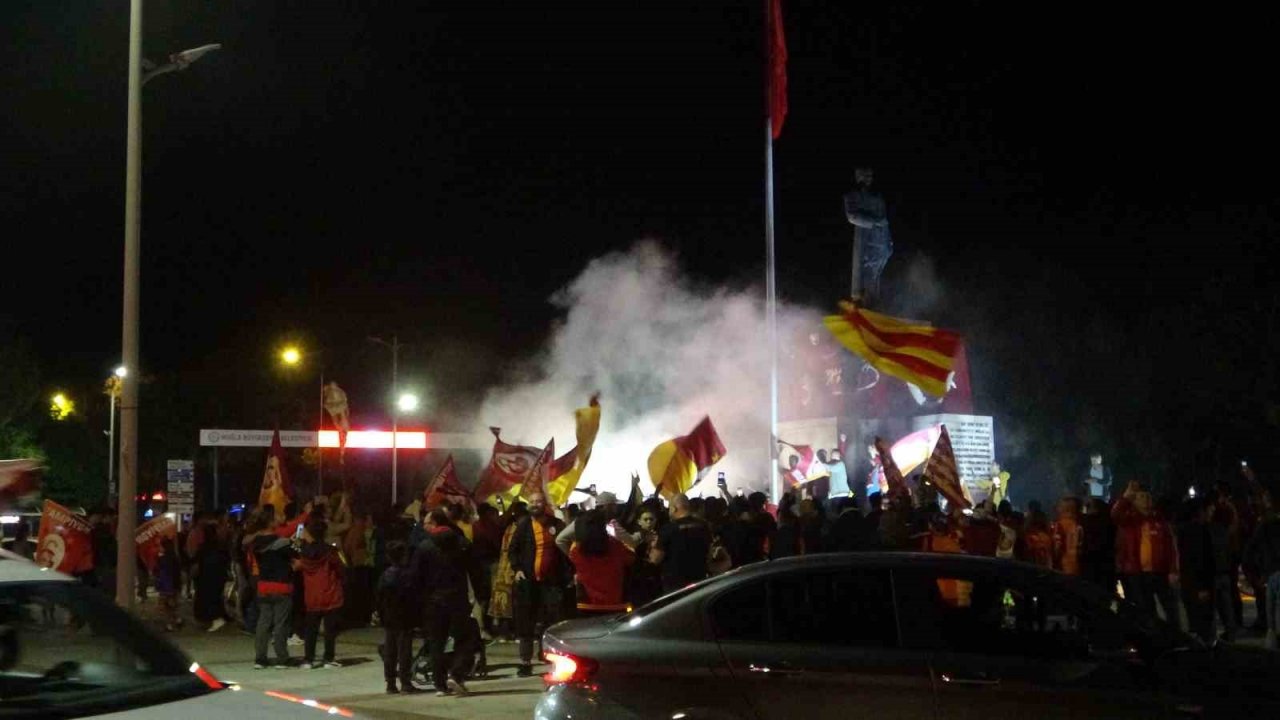 Menteşe’de Galatasaraylılardan şampiyonluk sevinci