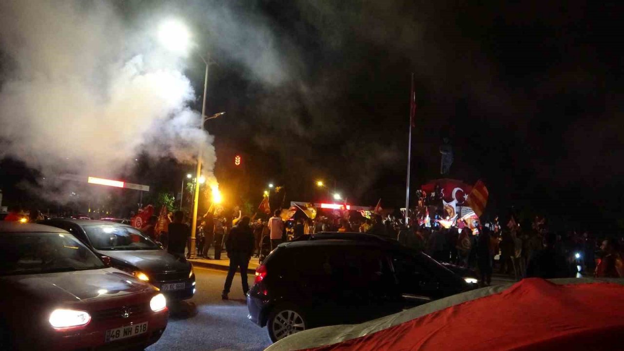 Menteşe’de Galatasaraylılardan şampiyonluk sevinci