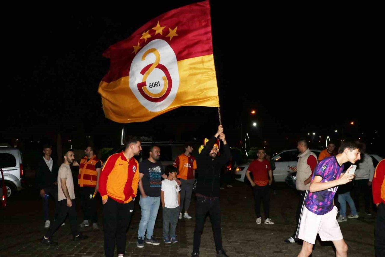 Galatasaray’ın şampiyonluğu Taşova’da coşkuyla kutlandı