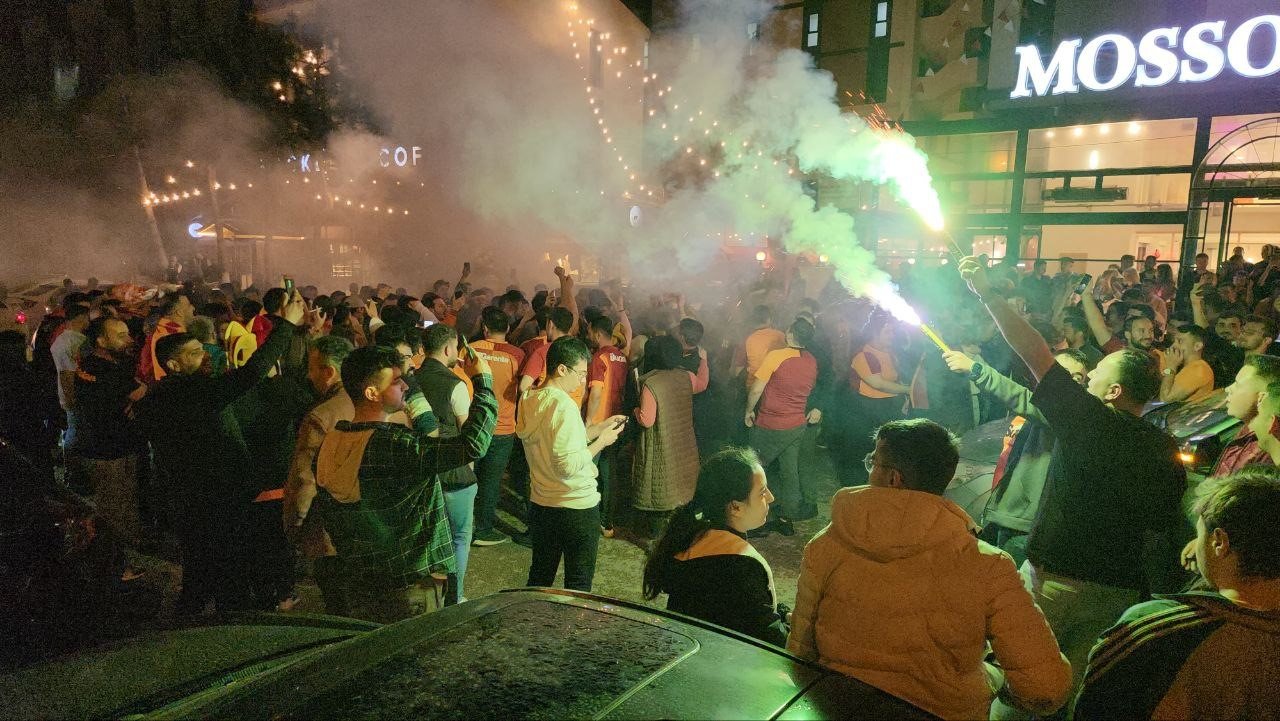 Galatasaraylılar Karabük’te şampiyonluğu doyasıya kutladı