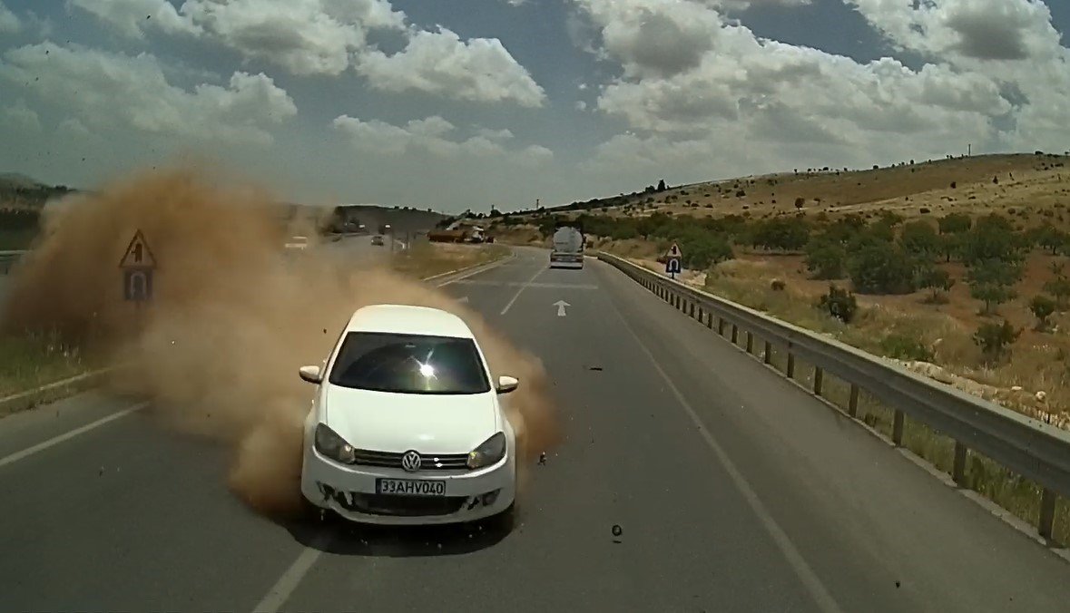 Çarşı ve mahalle bekçisinin öldüğü feci kaza kameraya yansıdı