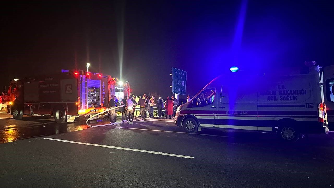 Gaziantep’te feci kaza: Alev topuna dönen araçtaki 1 kişi yanarak öldü