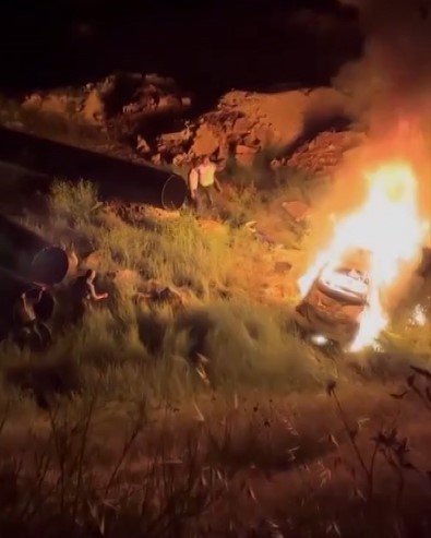 Gaziantep’te feci kaza: Alev topuna dönen araçtaki 1 kişi yanarak öldü