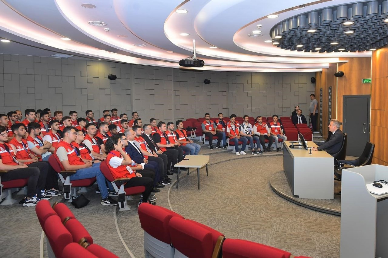 Vali Elban: “Pırıl pırıl gençleri görünce onlara güvenimiz artıyor”