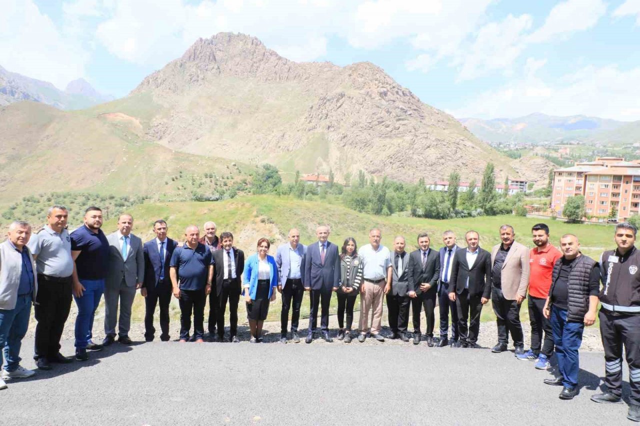 Hakkari’de "Dünya Tütünsüz Günü’nde fidan dikildi