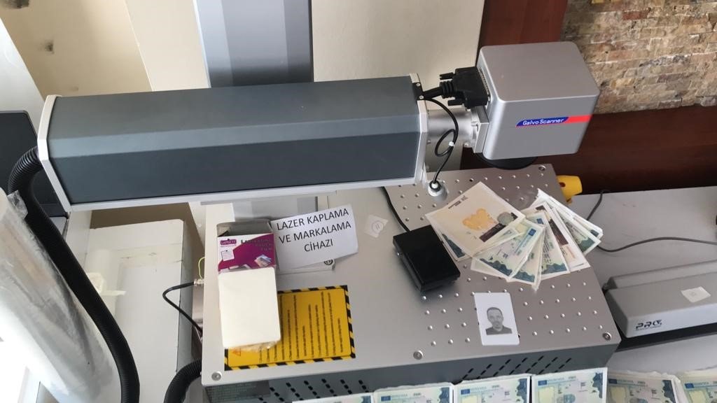 Sahte pasaport üreten şebekeye baskın: 3 gözaltı