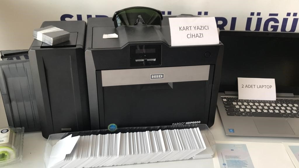 Sahte pasaport üreten şebekeye baskın: 3 gözaltı