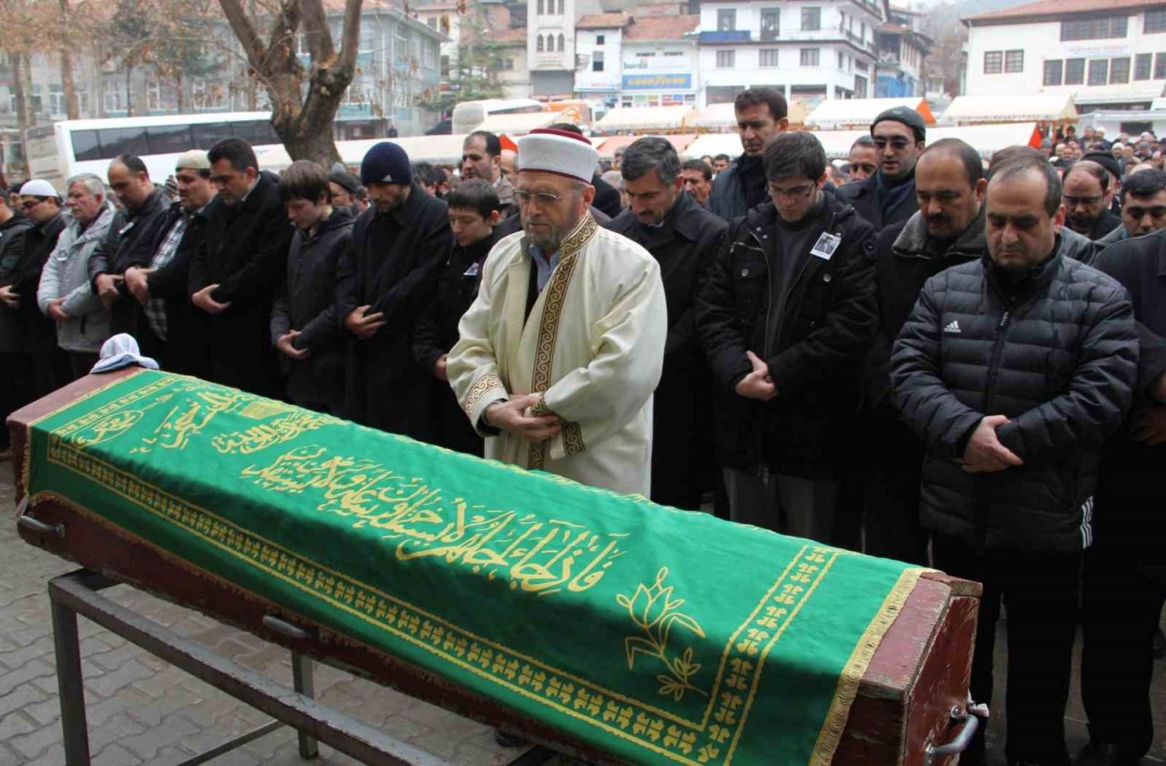 Genel sekreter cinayetinde müebbet talebiyle yargılanan sanığa 6 ay hapis cezası