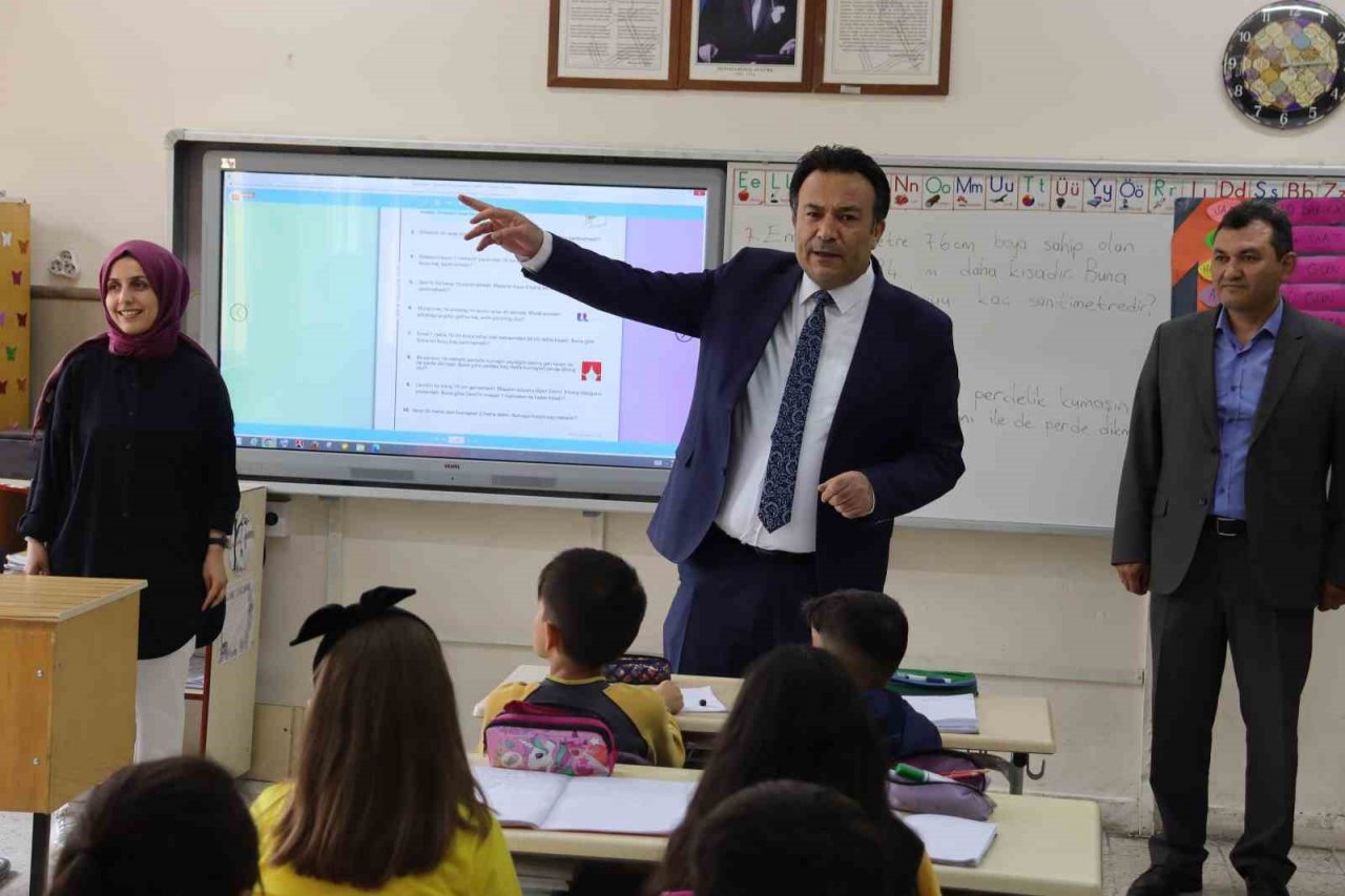 İl Milli Eğitim Müdürü verdiği sözü tuttu, öğrenciler unutulmaz bir gün yaşadı