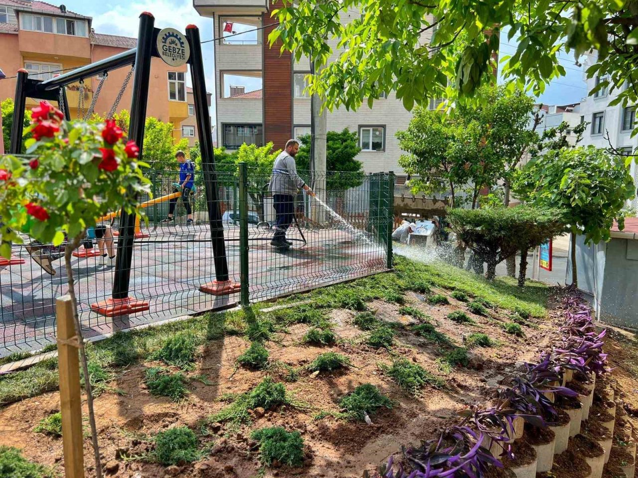 Çocuk parkının imalatı yalnızca 3 günde tamamlandı