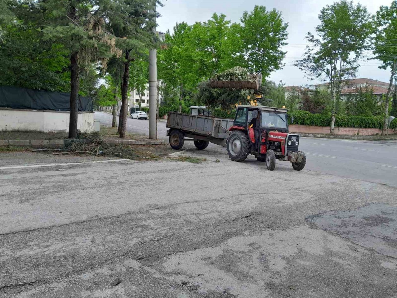 Malatya’da parklar ve refüjler yenileniyor