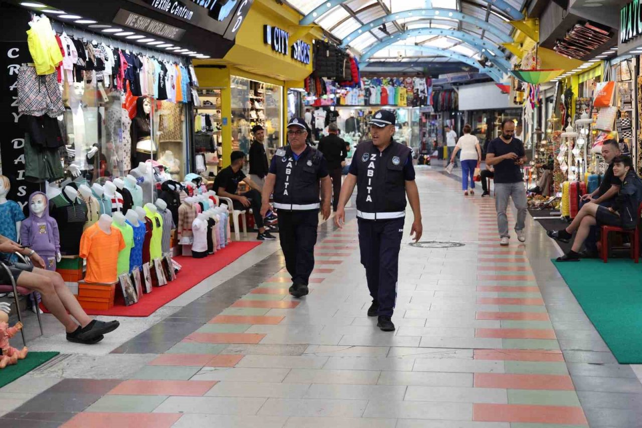 Marmaris Belediyesi’nden Kapalı Çarşıda işgaliye denetimi