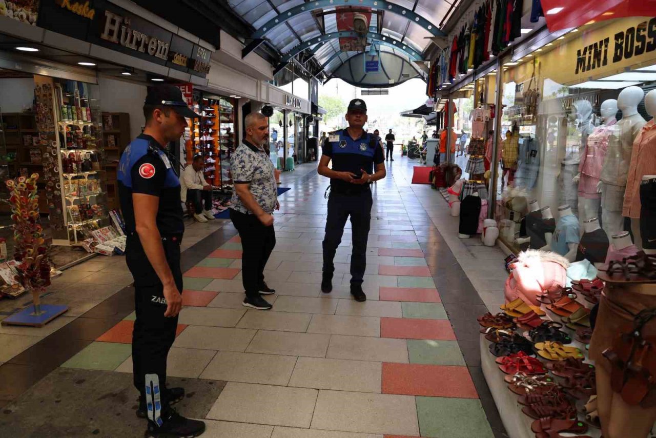 Marmaris Belediyesi’nden Kapalı Çarşıda işgaliye denetimi