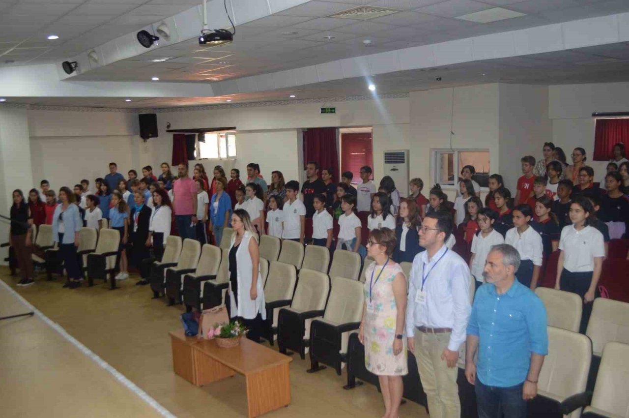 Marmaris’te öğrenciler İngilizce konferans gerçekleştirdi