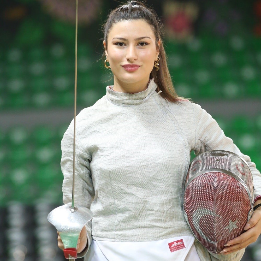 Nisanur Erbil: “Eskrimde olimpiyat madalyasını ülkeme getireceğim”