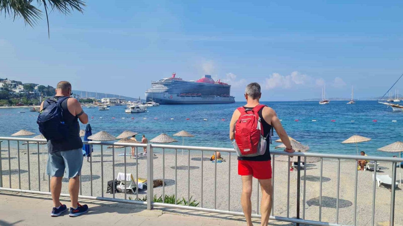 İki gemi ile Bodrum’a 1982 yolcu geldi