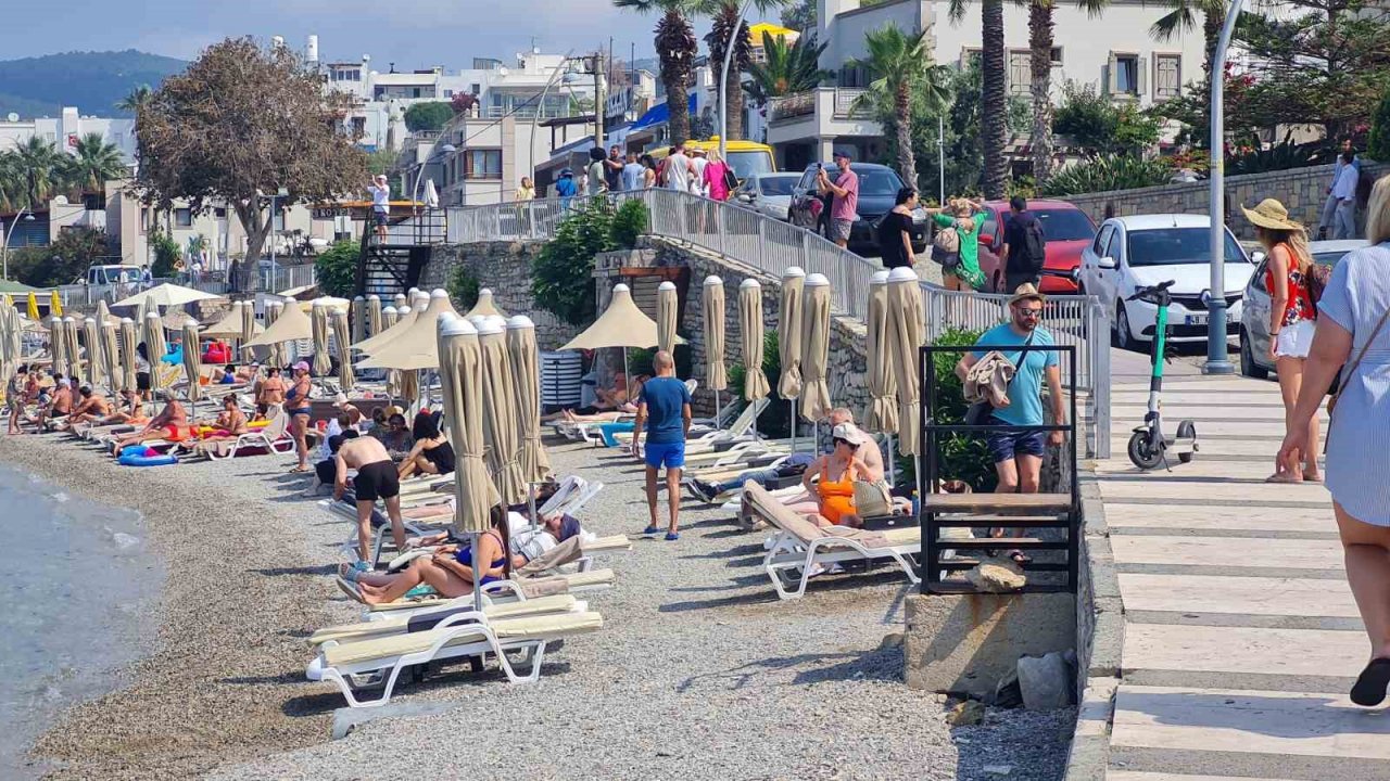 İki gemi ile Bodrum’a 1982 yolcu geldi