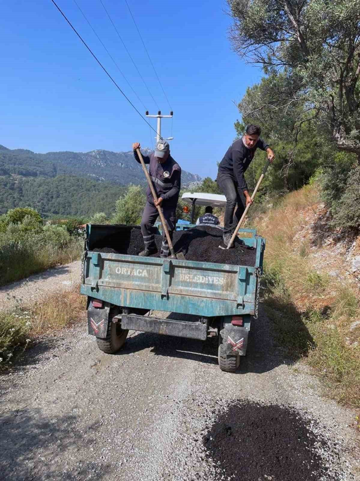 Ortaca’nın park bahçe ve yollarında çalışma