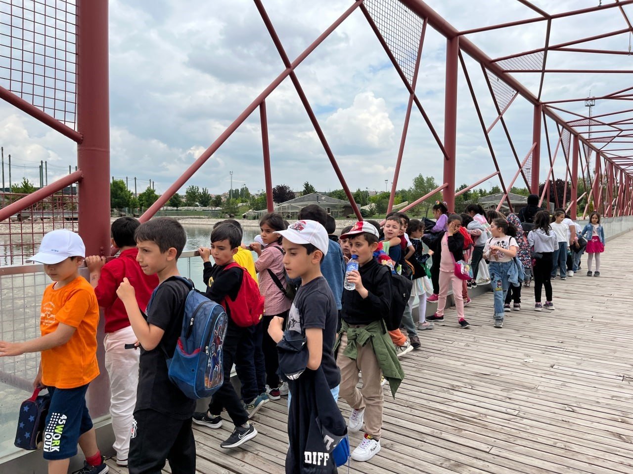 İl Milli Eğitim Müdürü verdiği sözü tuttu, öğrenciler unutulmaz bir gün yaşadı