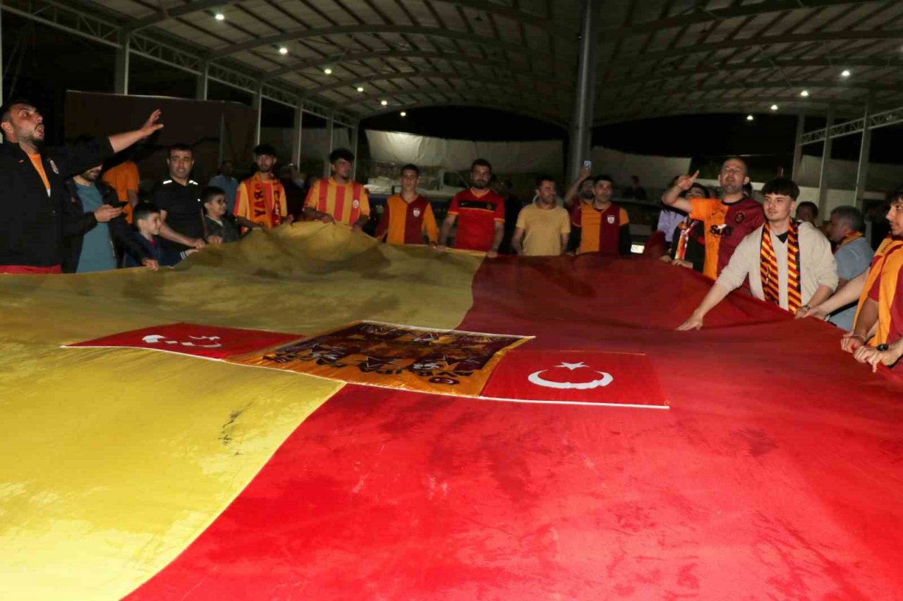 Galatasaray’ın şampiyonluğu Taşova’da coşkuyla kutlandı