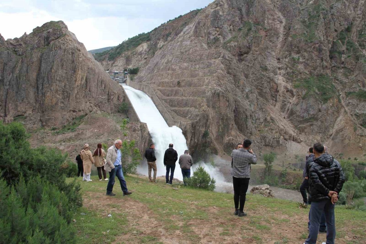 Kuraklıkla boğuşuyordu, dolup taşınca kontrollü şekilde boşaltıldı