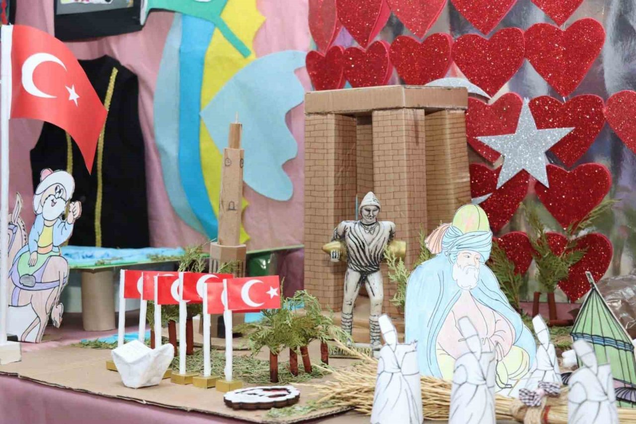 Sivas’ta minik öğrenciler sergi açtı