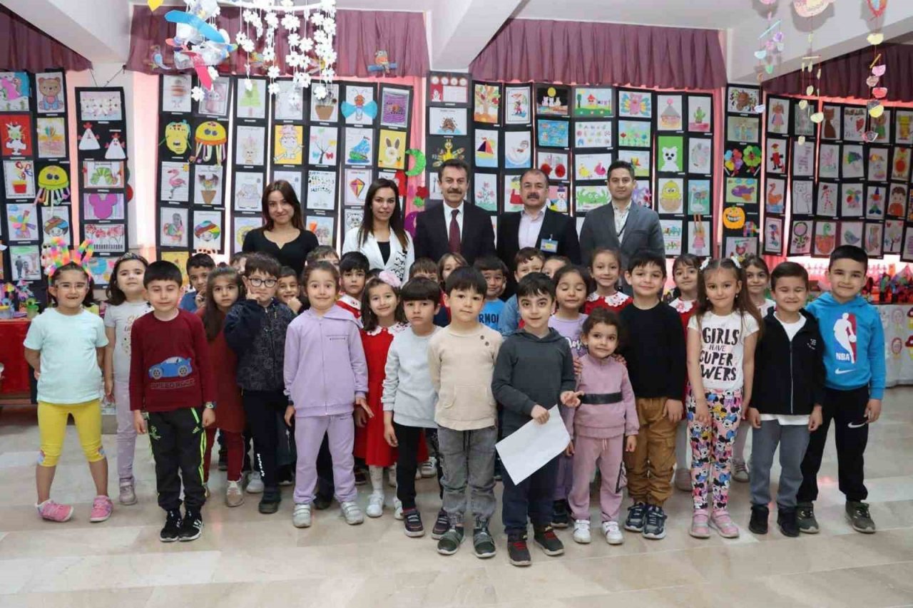 Sivas’ta minik öğrenciler sergi açtı