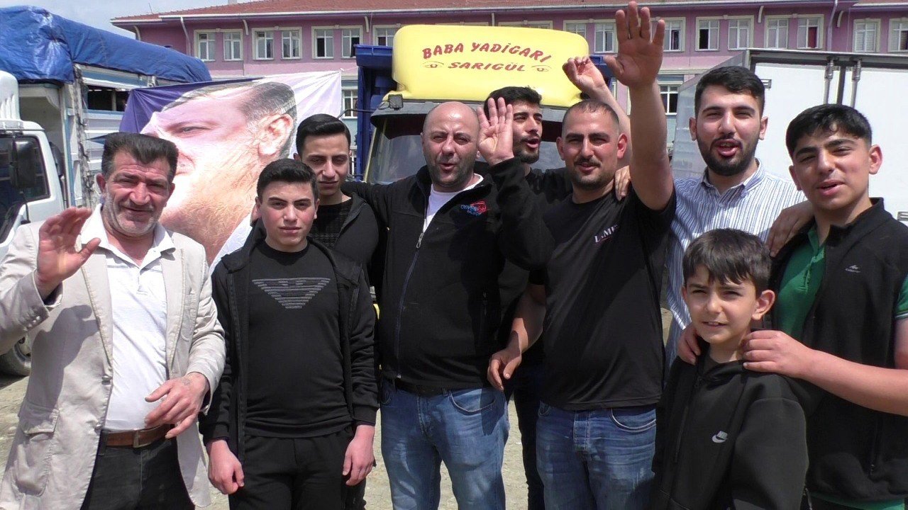 Sultangazili gençler Cumhurbaşkanı Erdoğan için adağını yerine getirdi