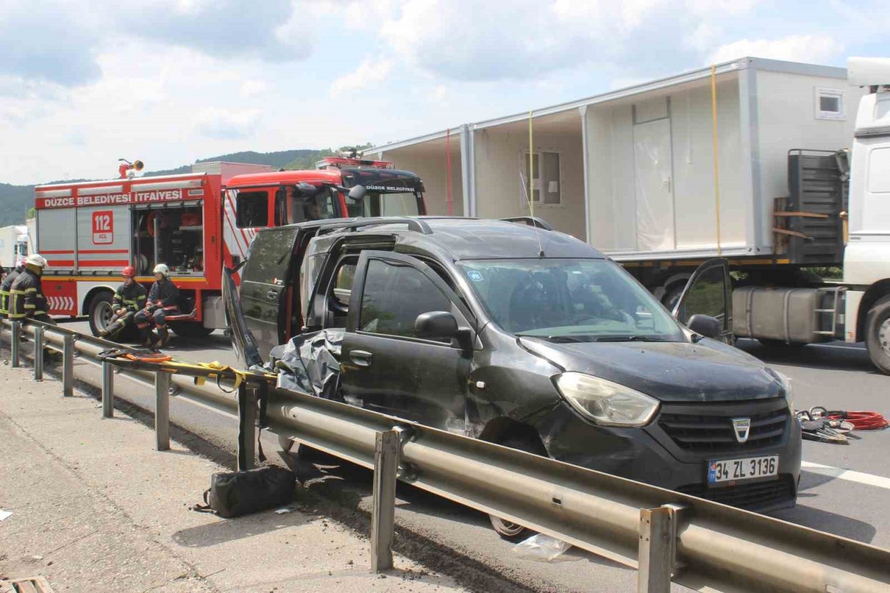 TEM’de feci kaza: 2 ölü