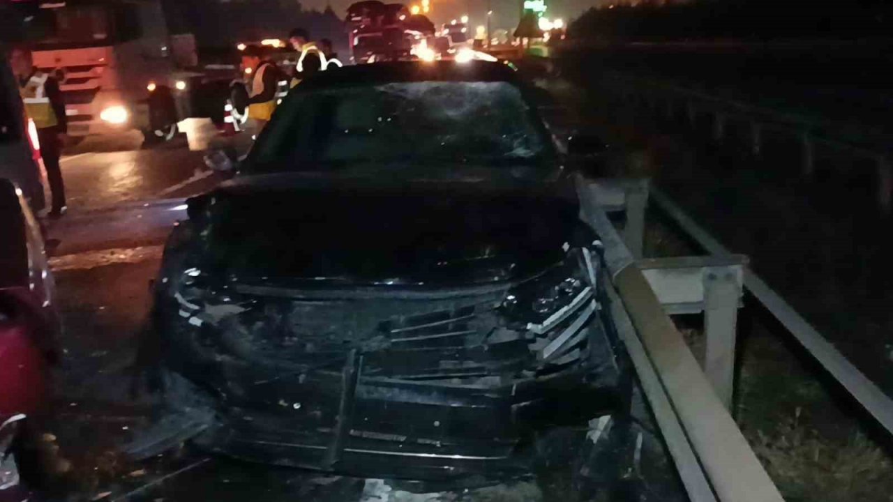 TEM’de 3 aracın karıştığı zincirleme kaza: 4 yaralı