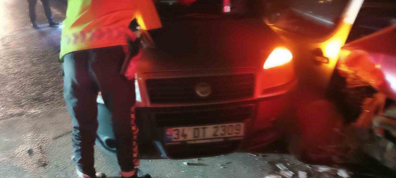 TEM’de 3 aracın karıştığı zincirleme kaza: 4 yaralı