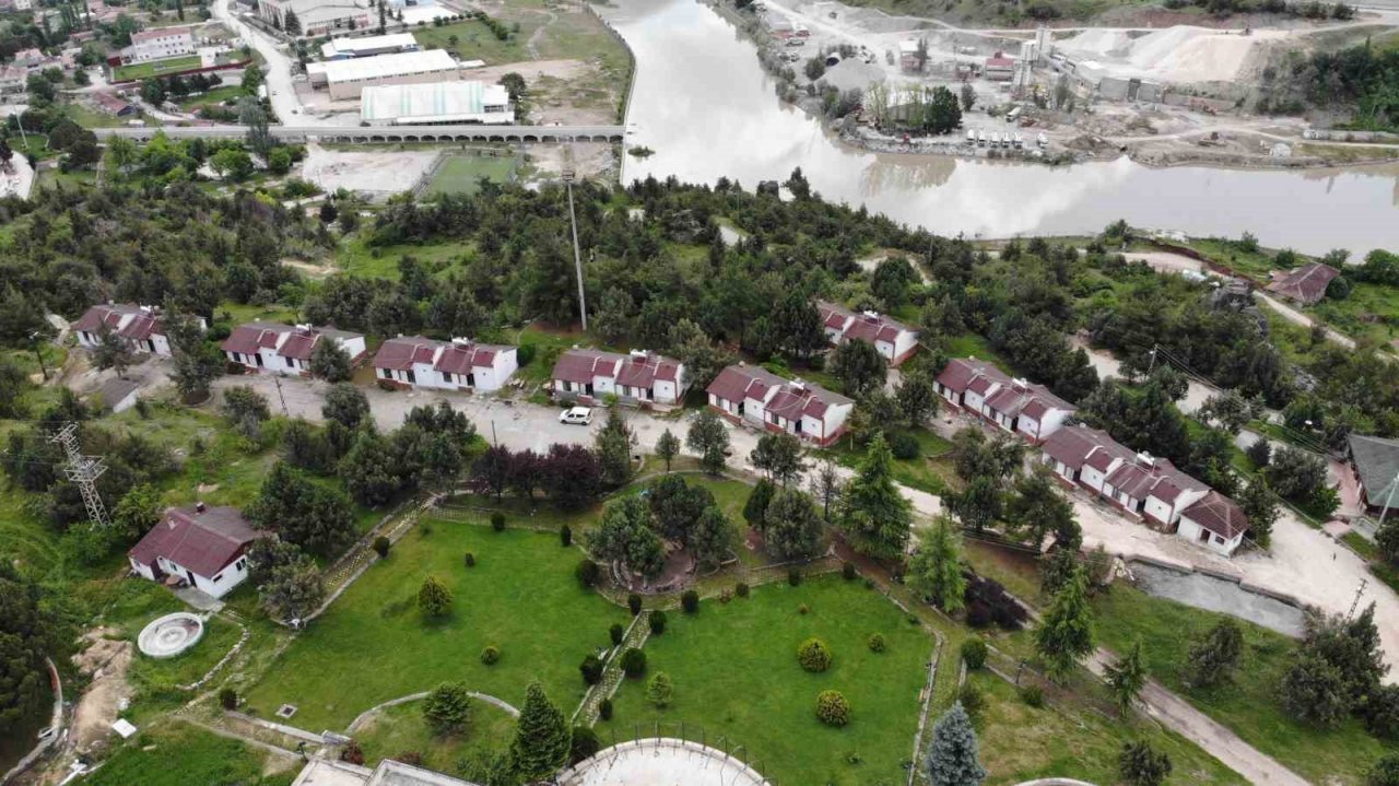 Şifa kaynağı termal otel ziyaretçilerini bekliyor