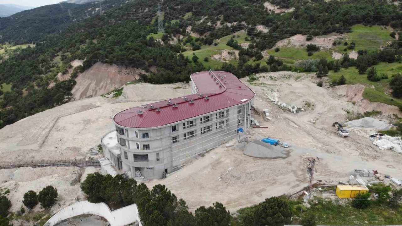 Şifa kaynağı termal otel ziyaretçilerini bekliyor