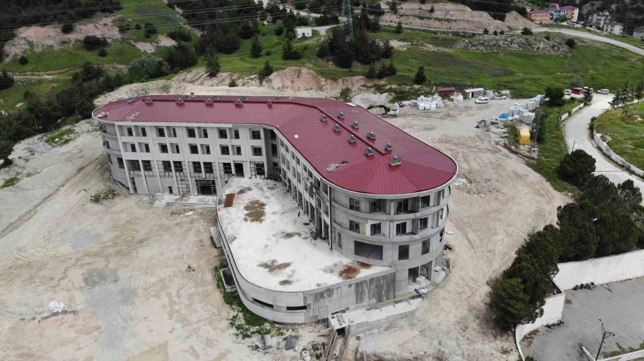 Şifa kaynağı termal otel ziyaretçilerini bekliyor