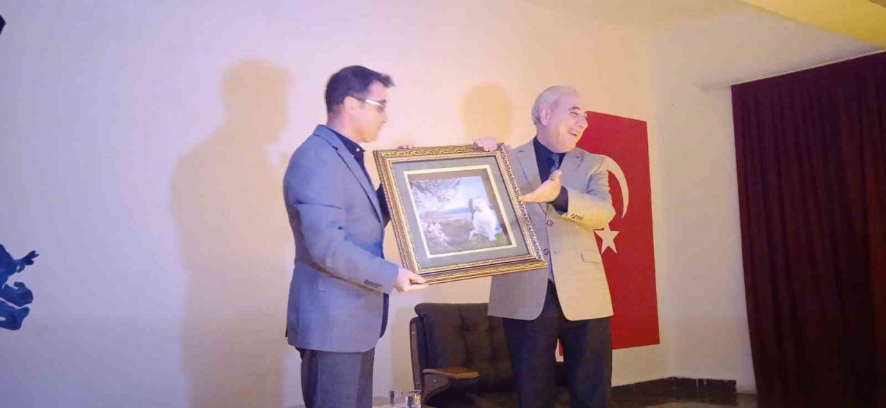 Şair Nurullah Genç sevenleriyle buluştu