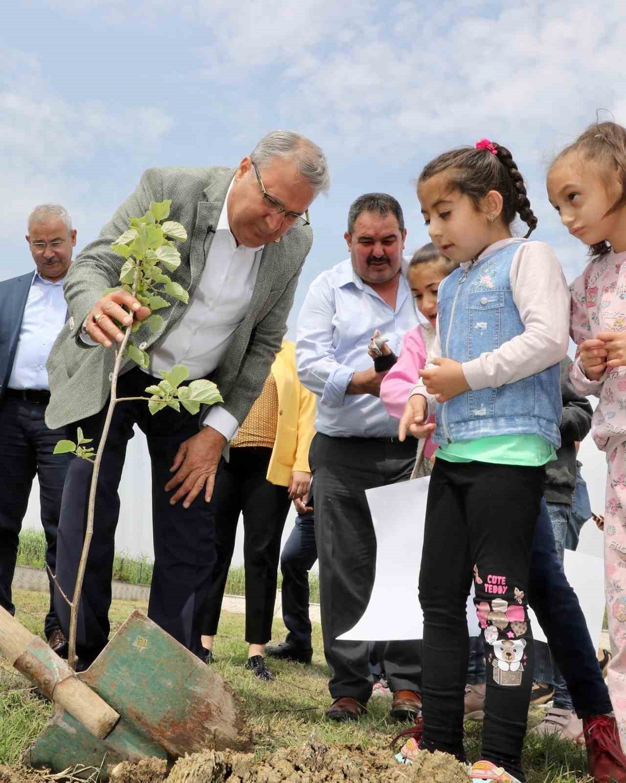 Başkan Çerçi özel öğrencilerle fidan dikti