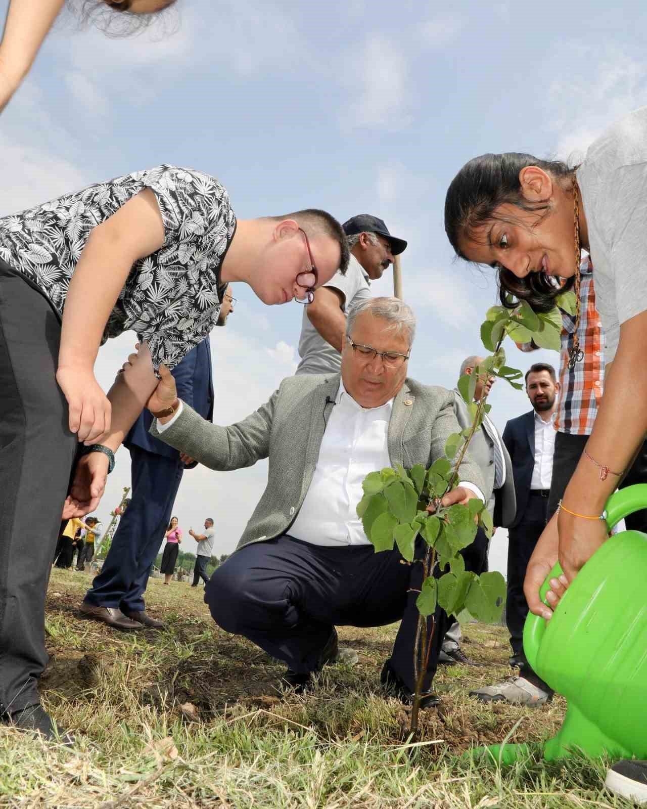 Başkan Çerçi özel öğrencilerle fidan dikti