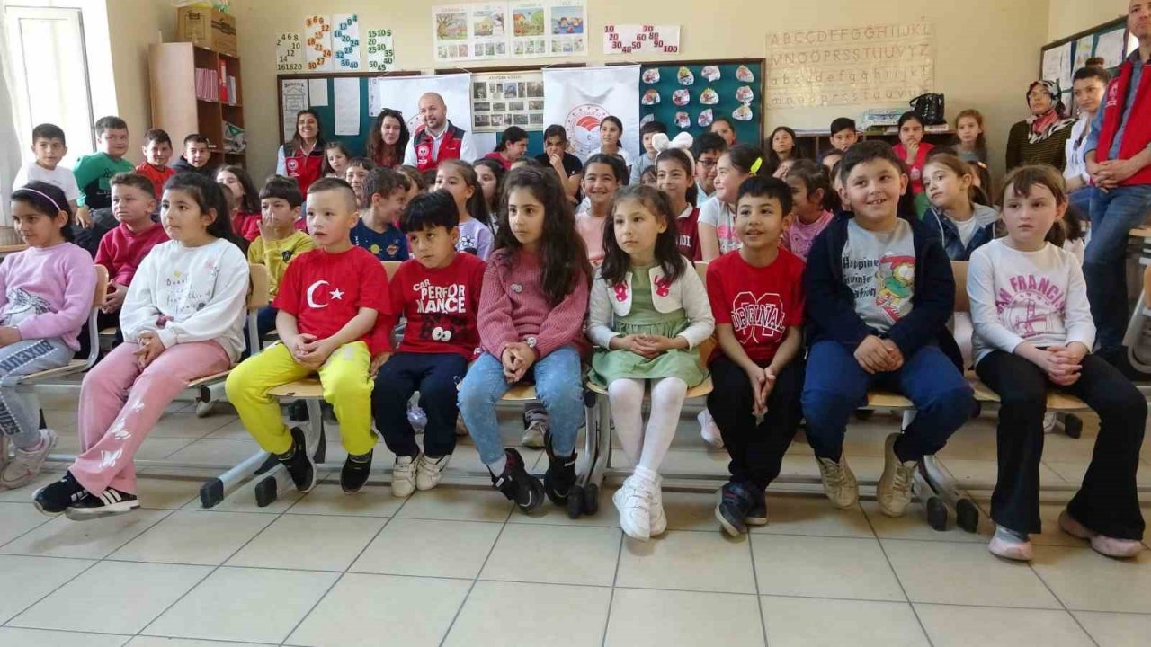 Dünya süt gününde öğrencilere süt etkinliği düzenlendi