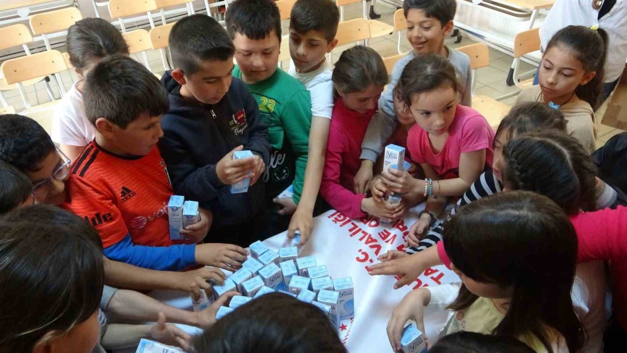Dünya süt gününde öğrencilere süt etkinliği düzenlendi