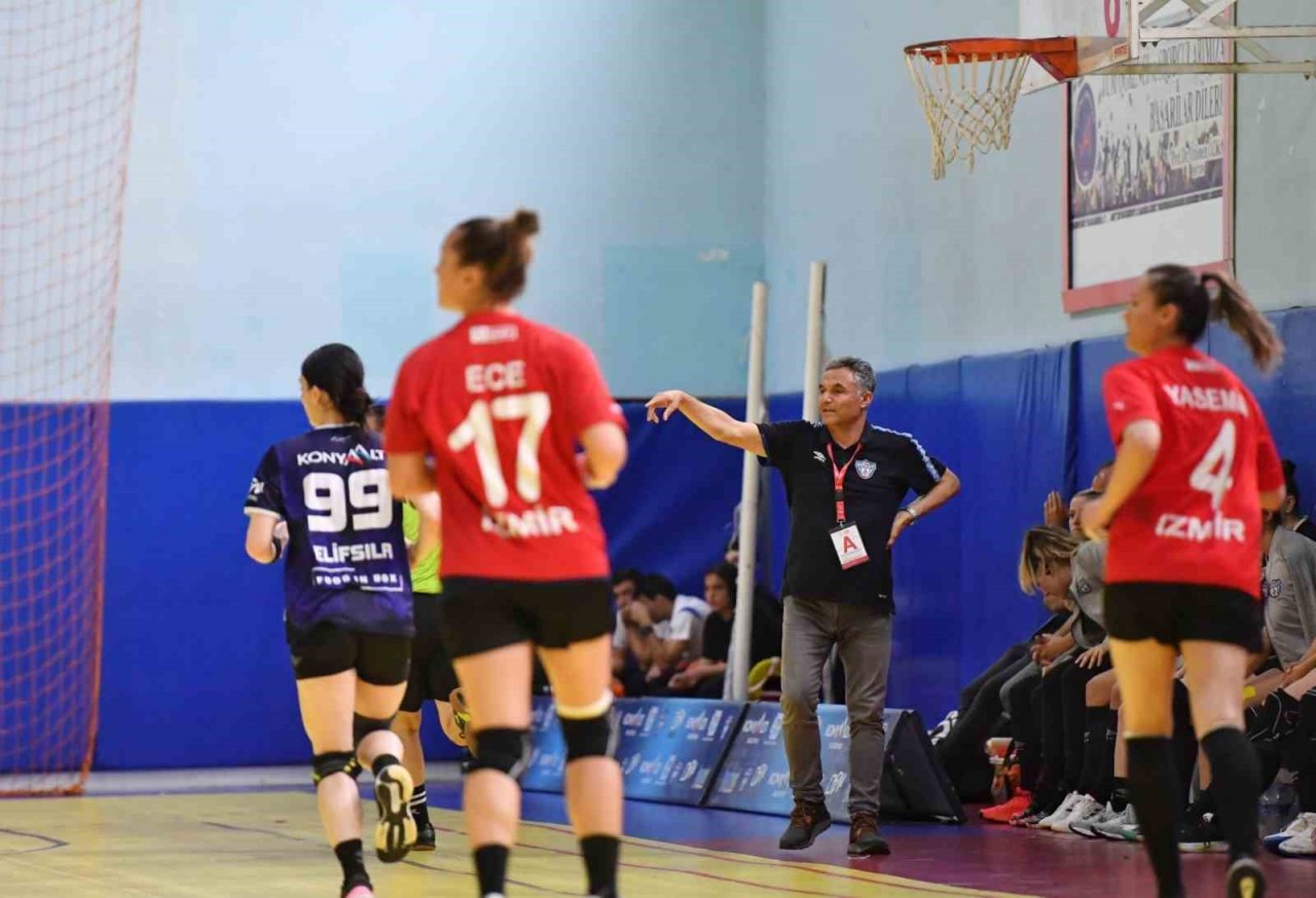 Mavi Kelebekler iddialı gitti