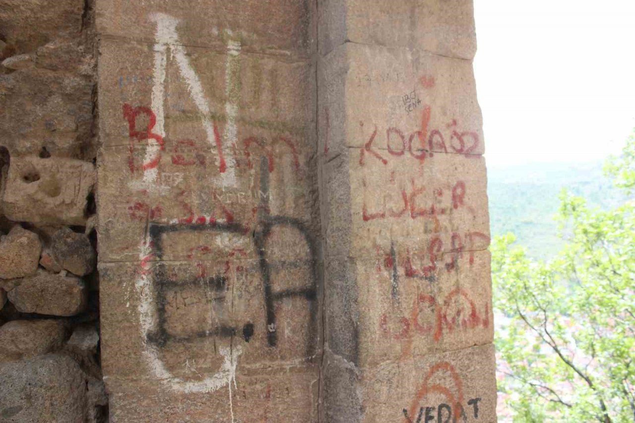 Yerden 226 metre yükseklikte vandallığı görenler ‘pes’ dedi