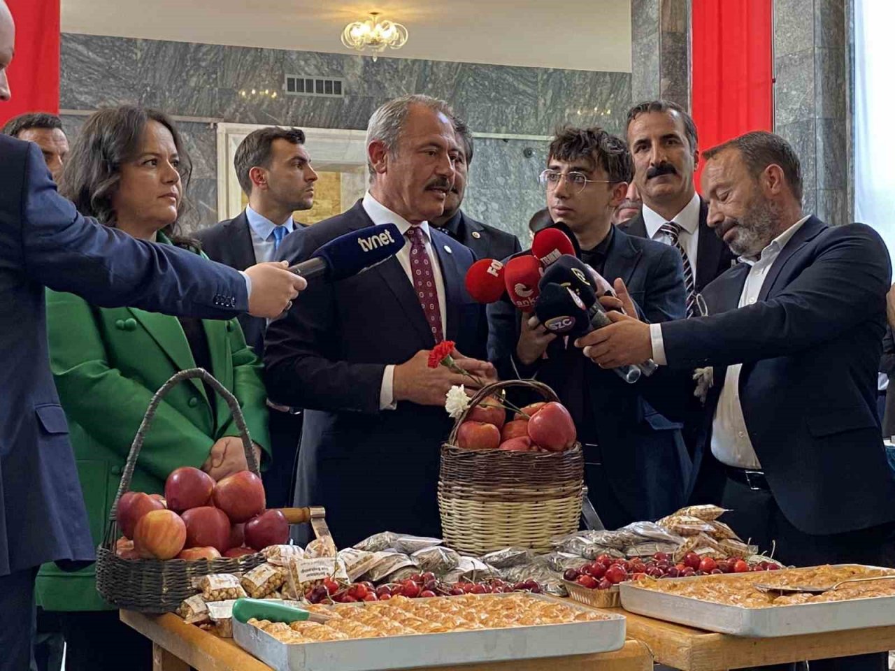 AK Partili vekiller, Meclis kaydına Denizli’nin değerleriyle gitti