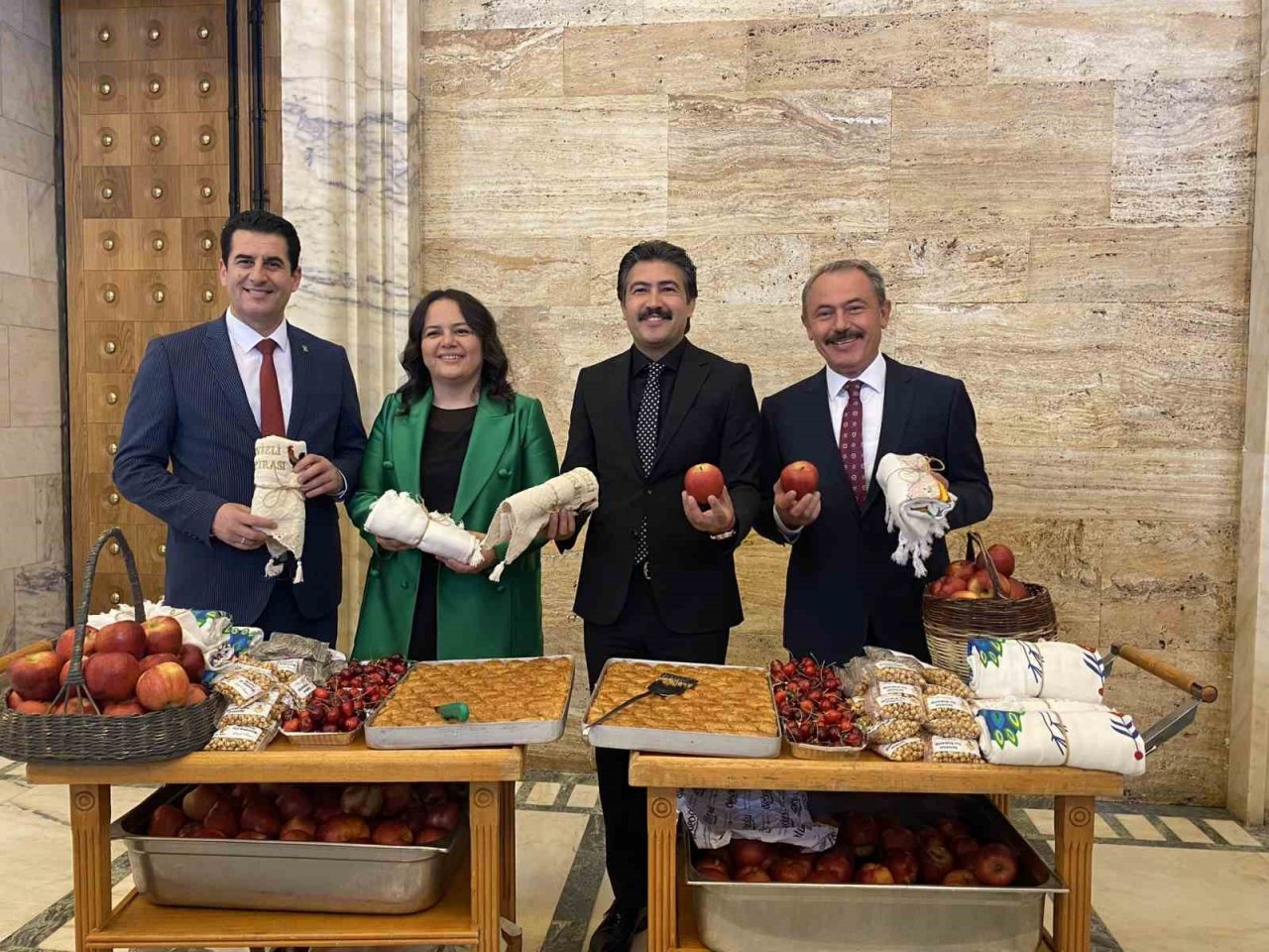 AK Partili vekiller, Meclis kaydına Denizli’nin değerleriyle gitti