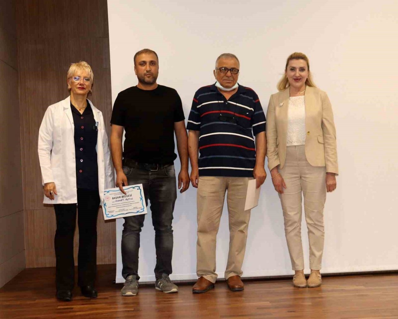 Dünya Tütünsüz Gününde sigarayı bırakan 15 kişiye belge verildi