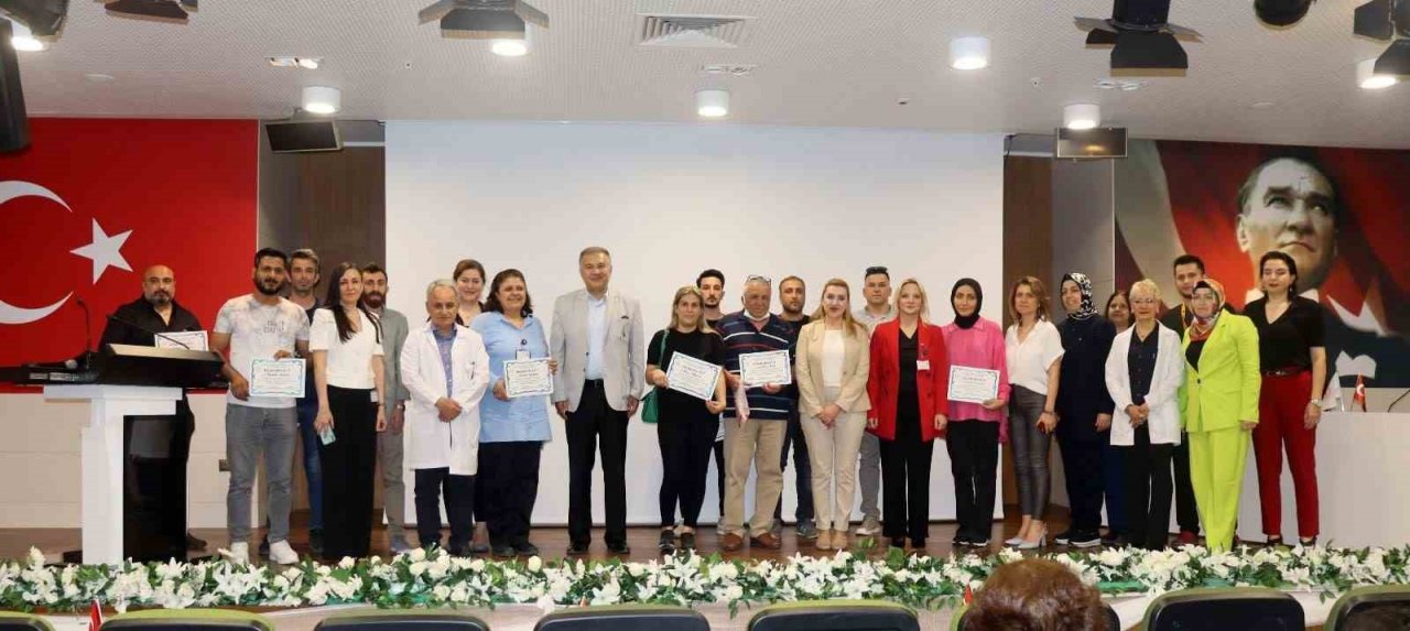 Dünya Tütünsüz Gününde sigarayı bırakan 15 kişiye belge verildi