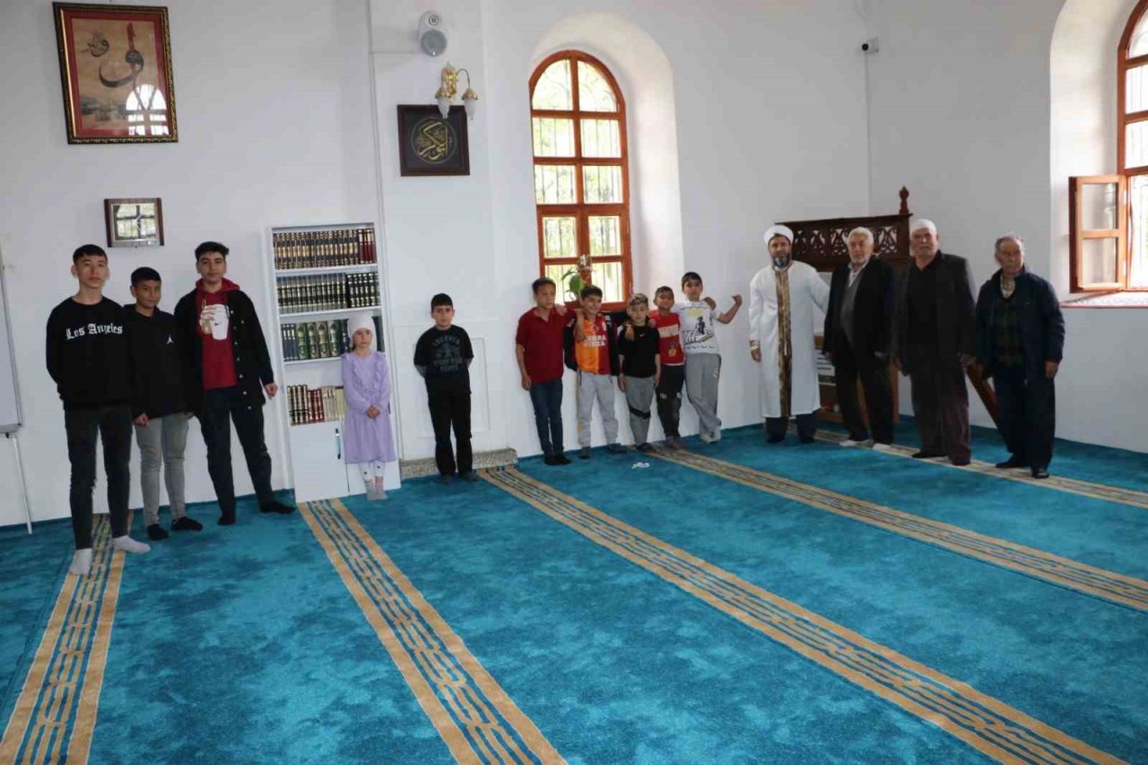 Köy imamından çocukların cami ve namazı sevmesi için örnek proje