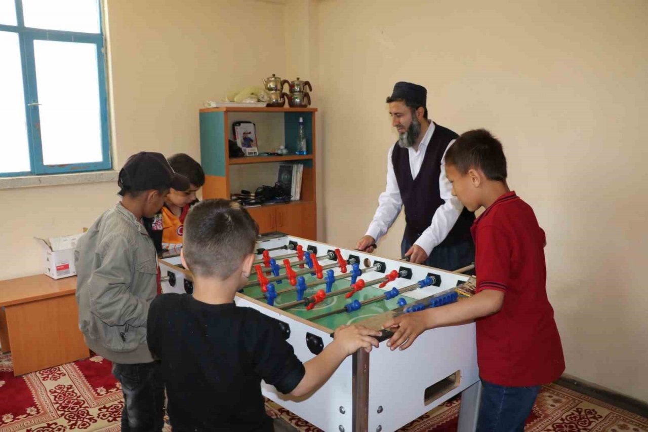 Köy imamından çocukların cami ve namazı sevmesi için örnek proje