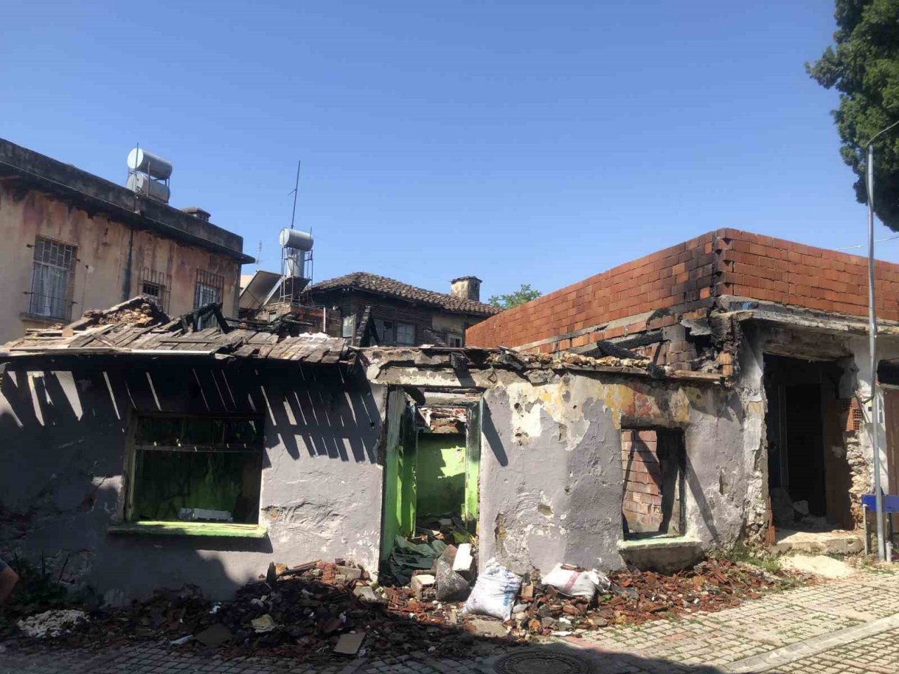 Balbey Mahallesi’nde metruk yapılar yıkıldı