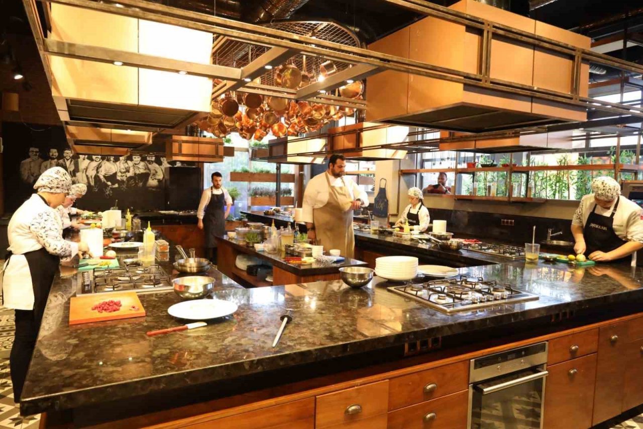 Geleceğin şeflerine ünlü şeften eğitim